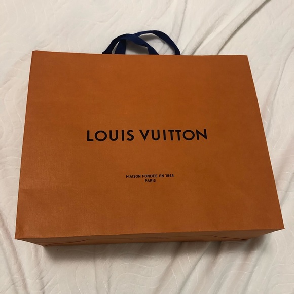 15.5" x 13.5" x 6.25"Authentic Louis Vuitton empty shopping bag 🛍 - Picture 2 of 4